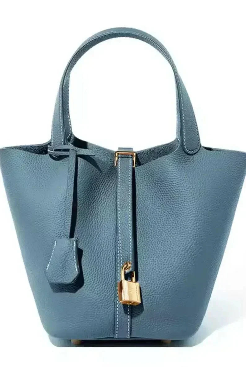 Luxe Bucket Bag mit Schlossdetail